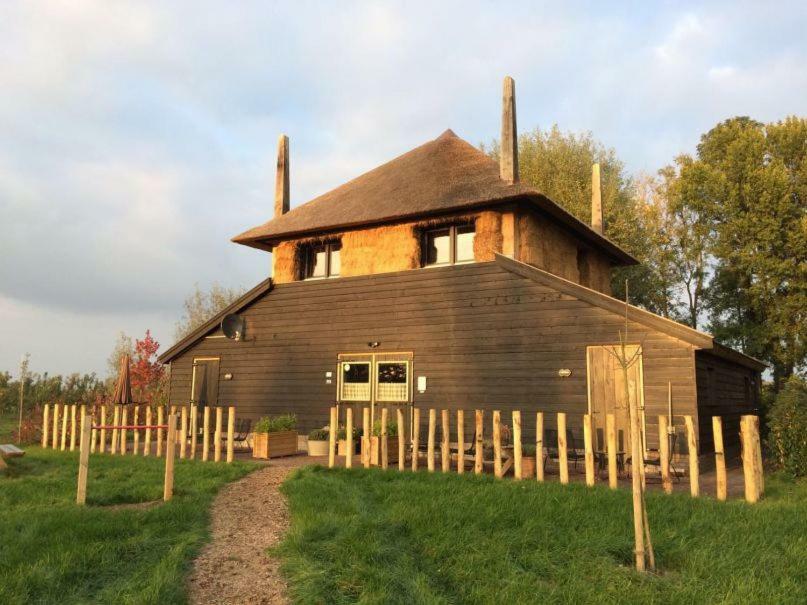 De Steltenberg in de Betuwe Zoelen Buitenkant foto